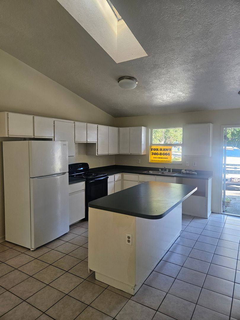 House for rent at 712 26th Ave E, Bradenton, FL 34203