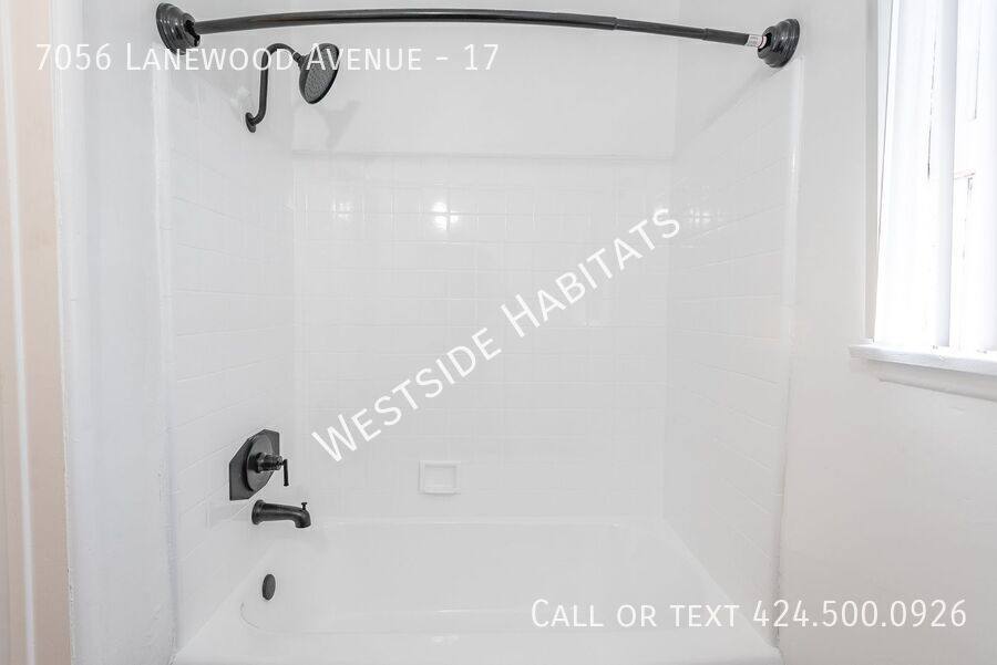 Apartment for rent at 7056 Lanewood Ave, Los Angeles, CA 90028
