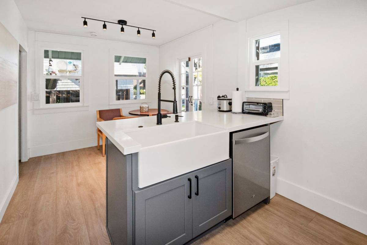 Apartment for rent at 935 Olive Ave, Coronado, CA 92118