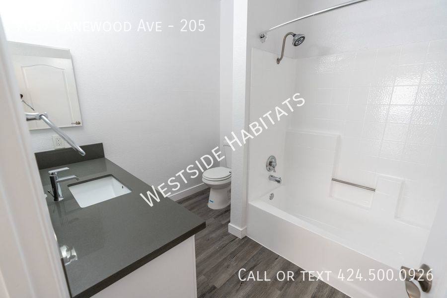 Apartment for rent at 7057 Lanewood Ave #406, Los Angeles, CA 90028