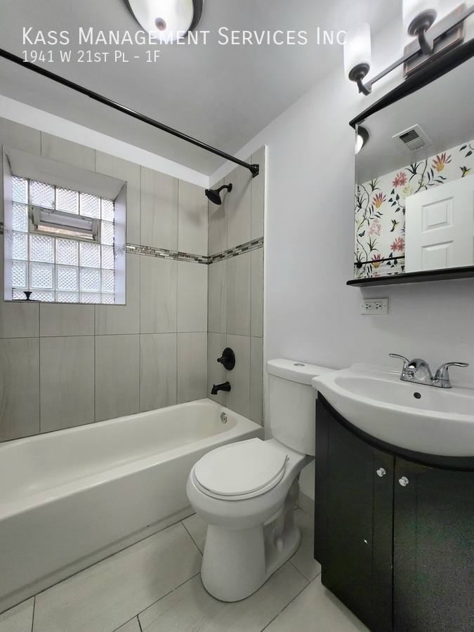Apartment for rent at 1941 W 21st Place #1F, Chicago, IL 60608