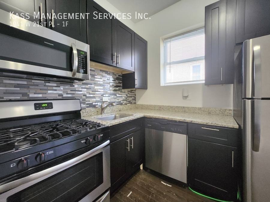 Apartment for rent at 1941 W 21st Place #1F, Chicago, IL 60608