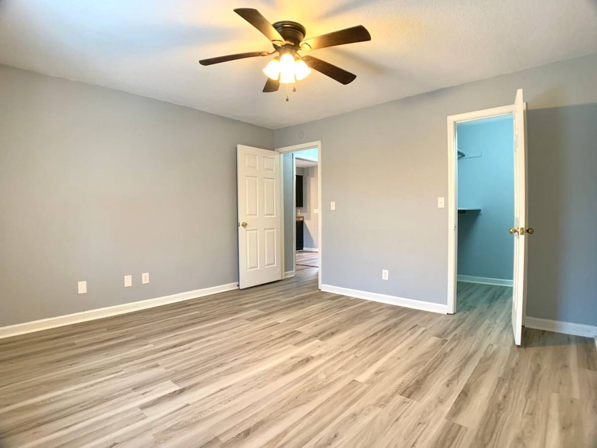 Apartment for rent at 211 Lexington Dr, Clarksville, TN 37042