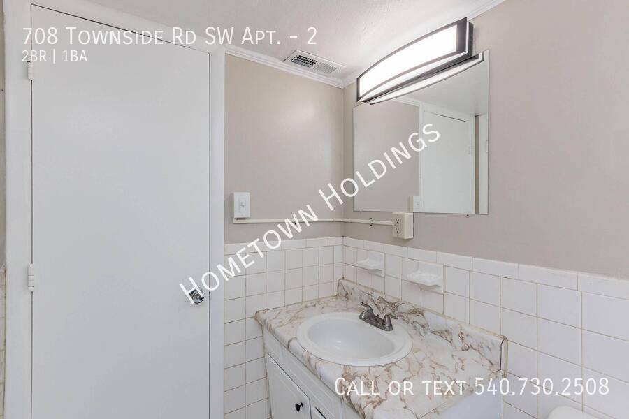 Apartment for rent at 708 Townside Rd SW #2, Roanoke, VA 24014