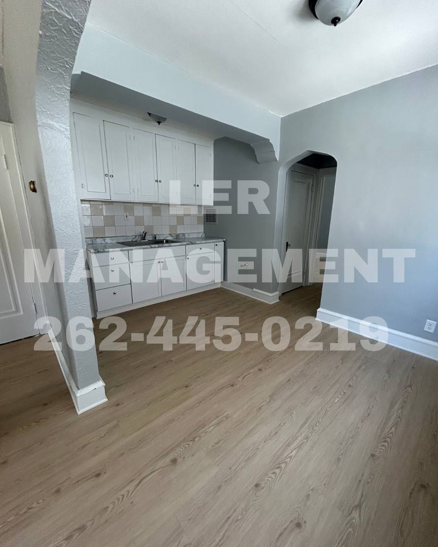 Apartment for rent at 2701 Arlington Ave, Racine, WI 53403