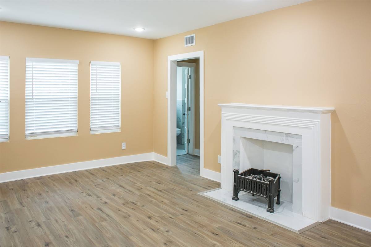 Apartment for rent at 2301 Albans Rd, Houston, TX 77005