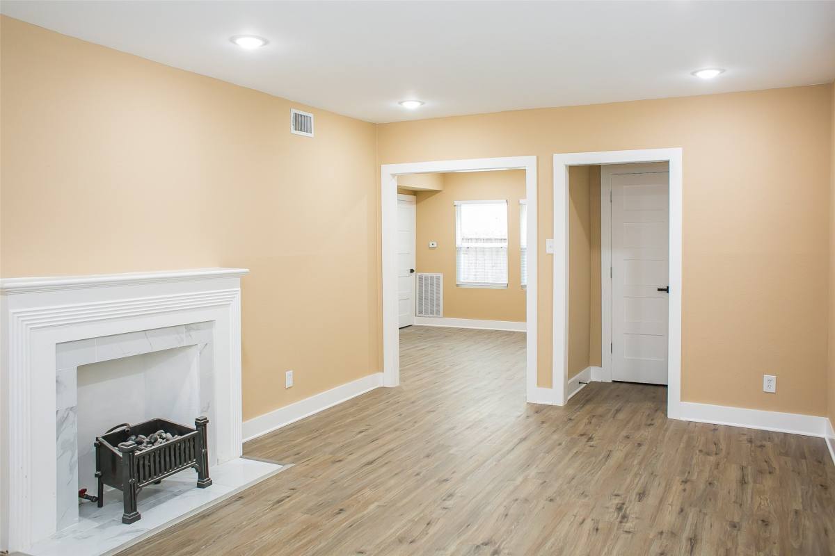 Apartment for rent at 2301 Albans Rd, Houston, TX 77005