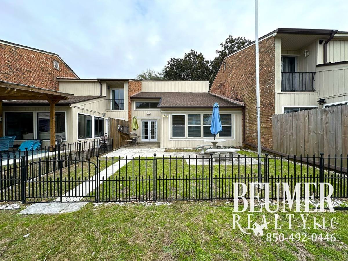 Townhouse for rent at 4833 Huron Dr, Pensacola, FL 32507