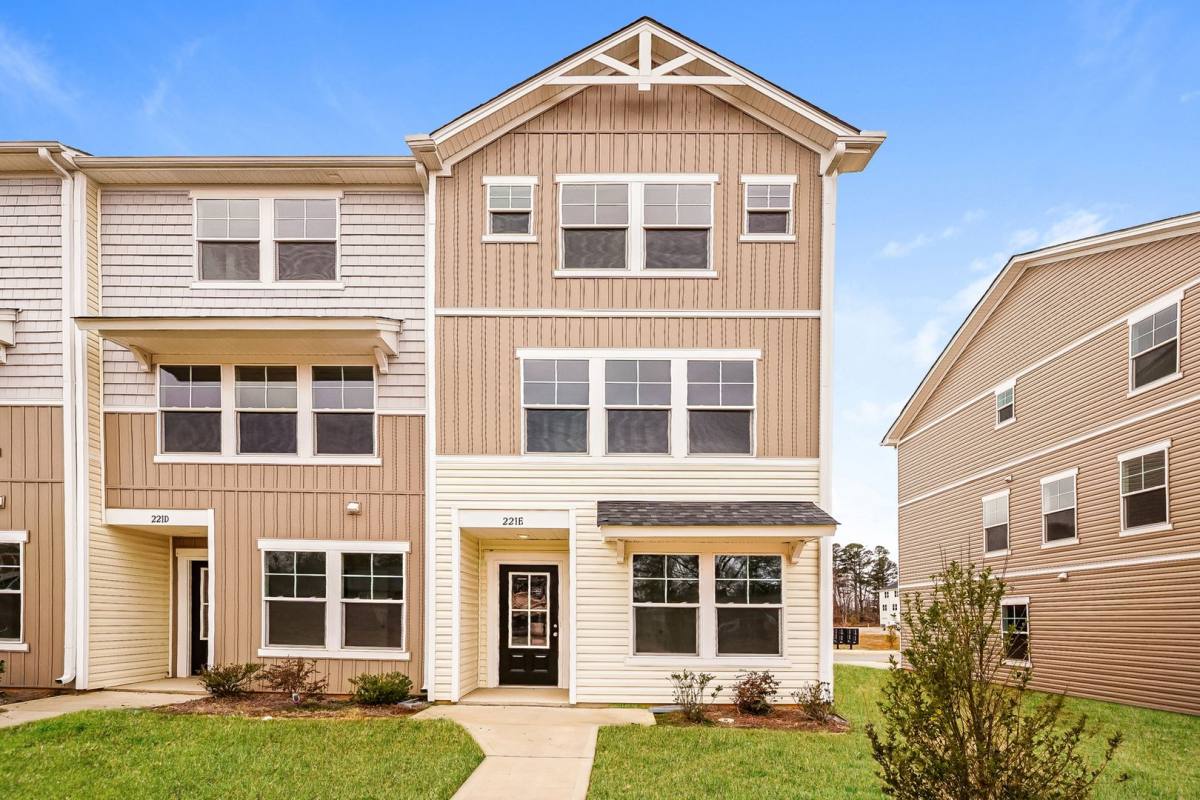 Townhouse for rent at 1215 Briarhill Rd, Mooresville, NC 28115