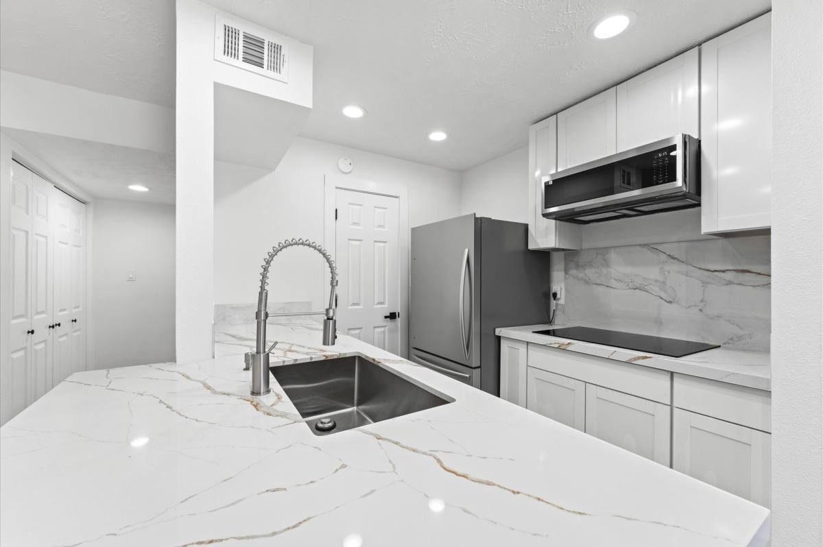 Condo for rent at 17331 Red Oak Dr #14, Houston, TX 77090