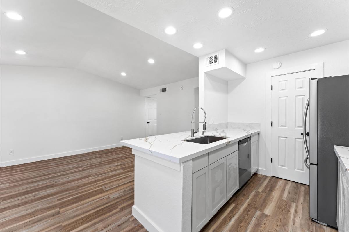 Condo for rent at 17331 Red Oak Dr #14, Houston, TX 77090