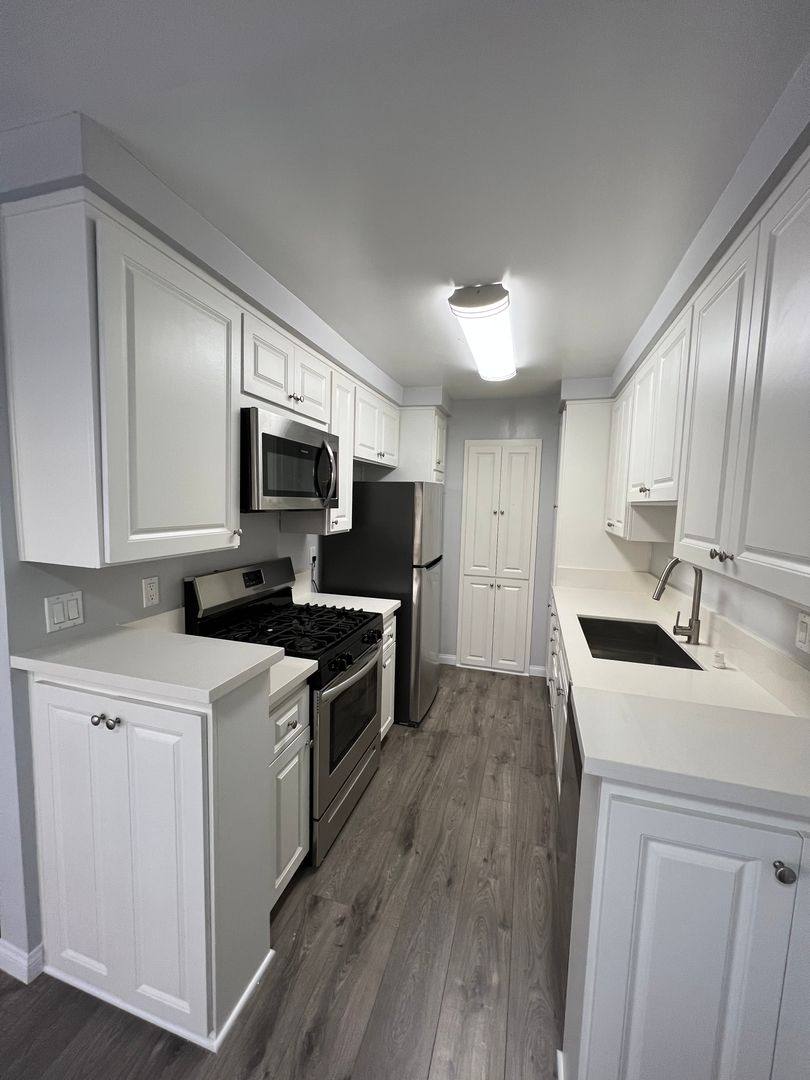Apartment for rent at 1256 Granville Ave, Los Angeles, CA 90025
