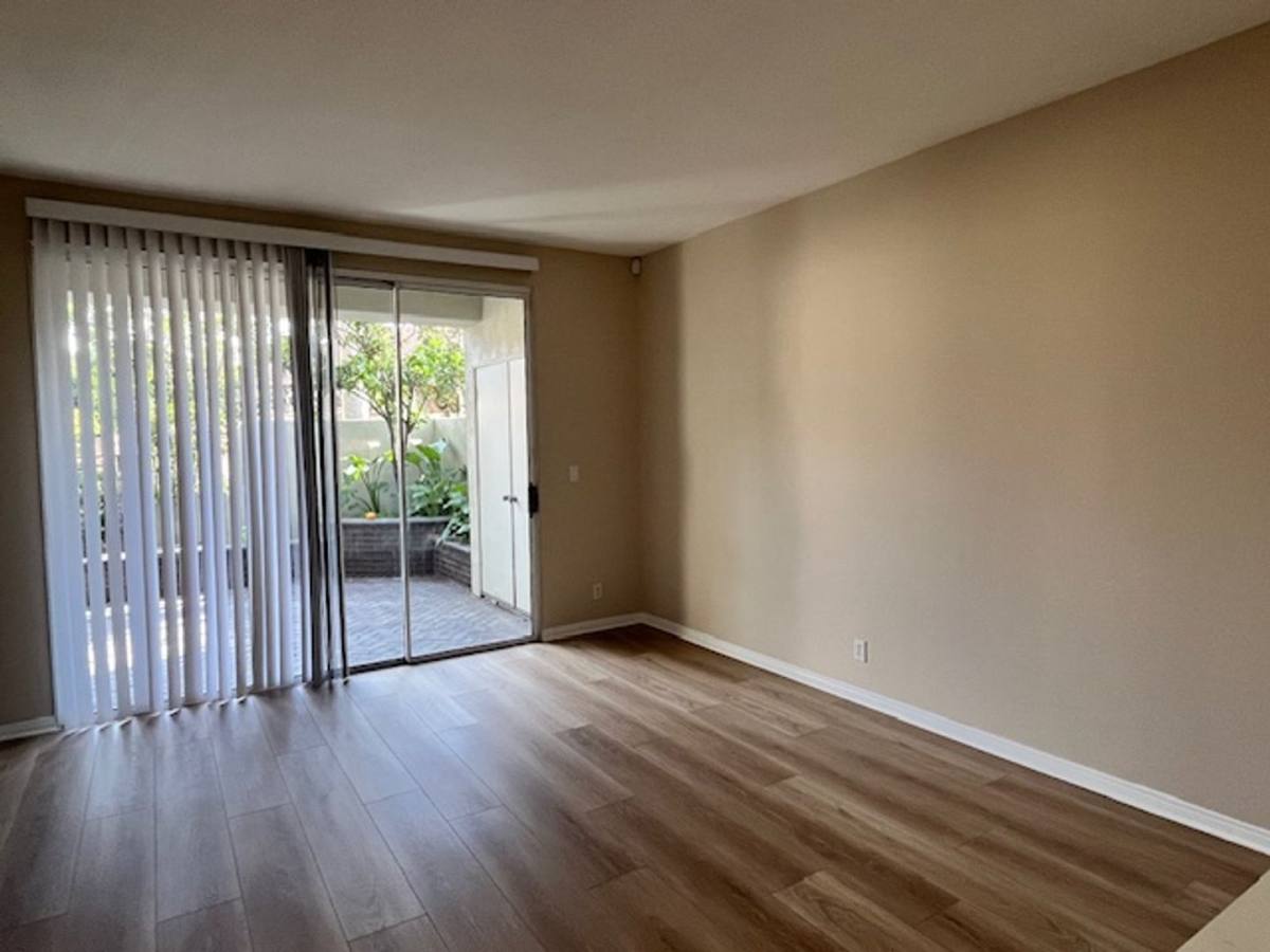 Townhouse for rent at 16 Brigmore Aisle, Irvine, CA 92603