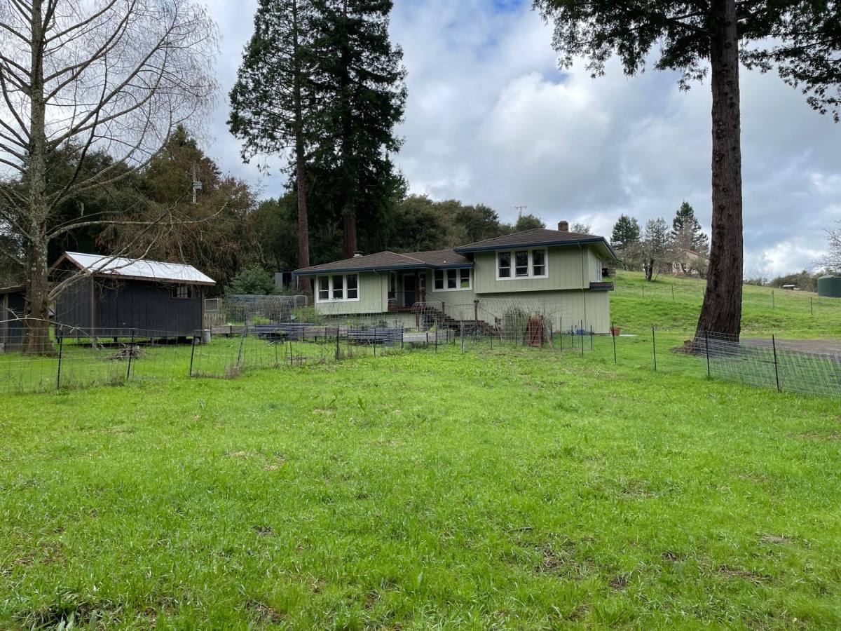 House for rent at 1760 Sanders Rd, Sebastopol, CA 95472