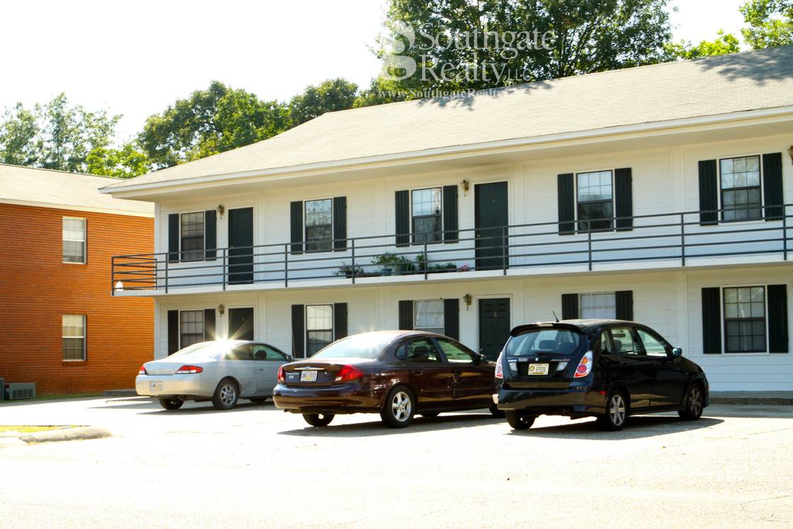 Apartment for rent at 2006 Oak Grove Rd, Hattiesburg, MS 39402