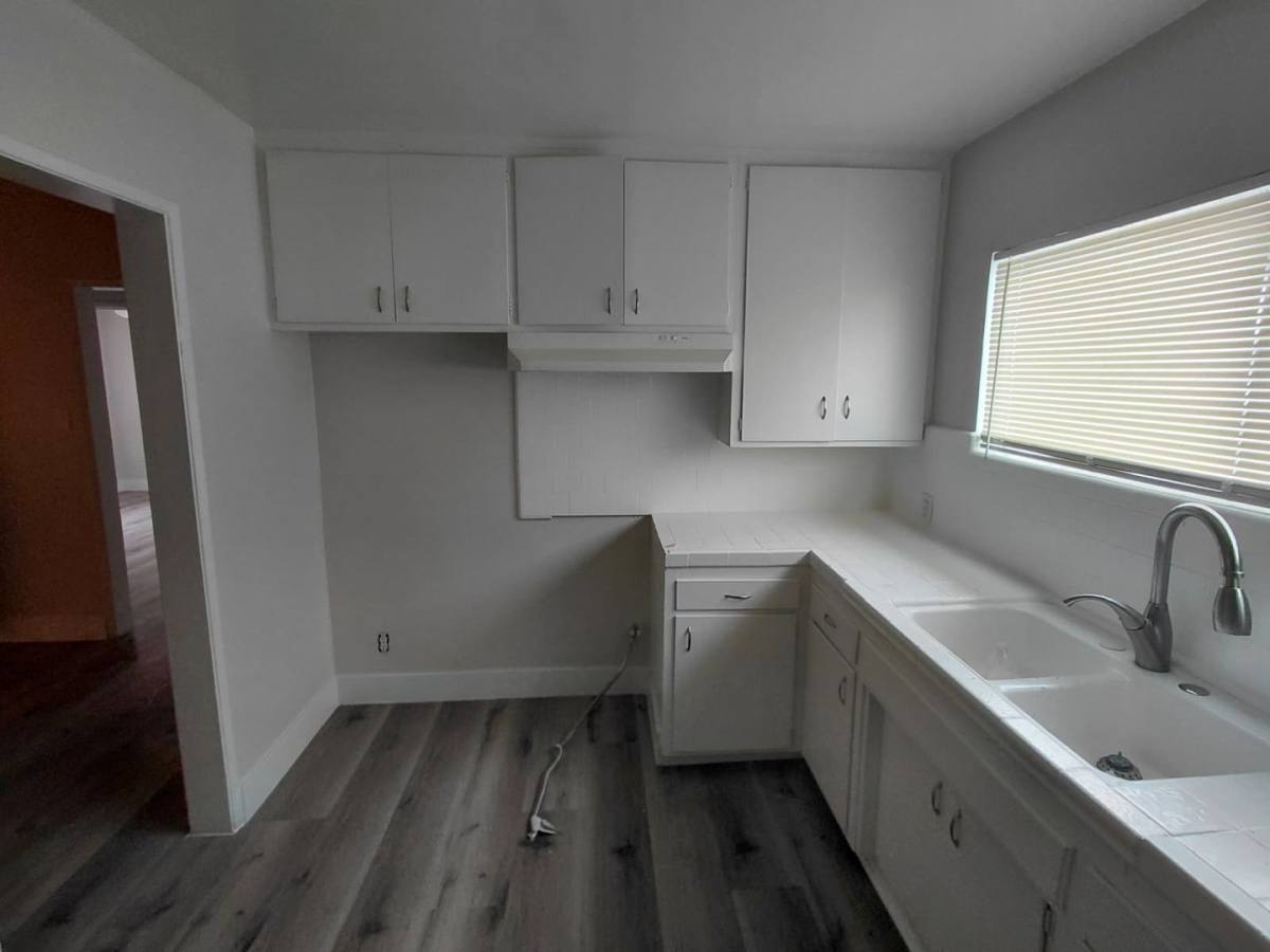 Apartment for rent at 138 E 88th St, Los Angeles, CA 90003