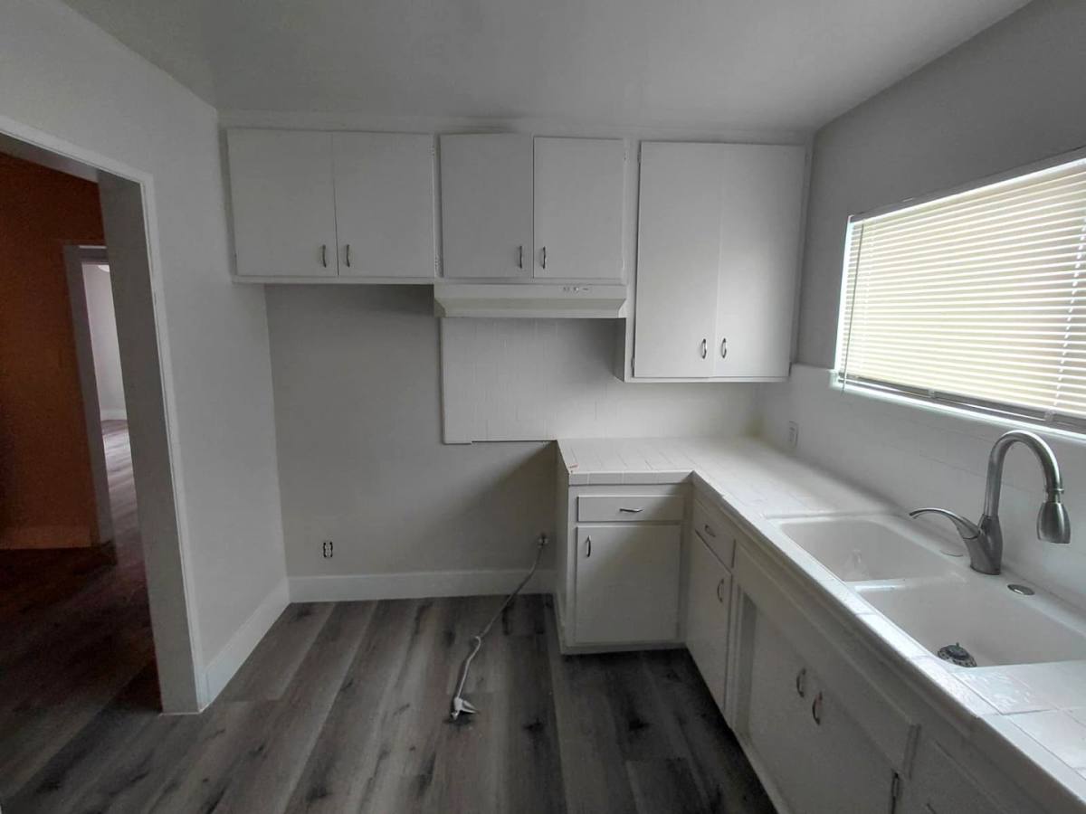 Apartment for rent at 138 E 88th St, Los Angeles, CA 90003