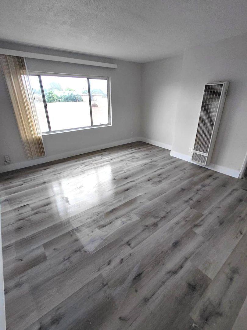 Apartment for rent at 138 E 88th St, Los Angeles, CA 90003