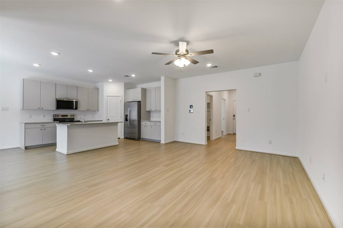 Apartment for rent at 11927 Pondwood Dr, Cypress, TX 77429