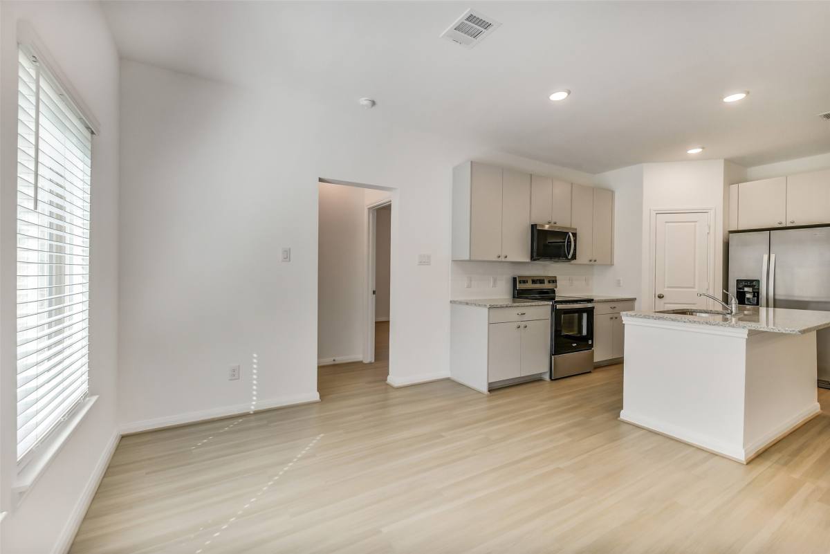 Apartment for rent at 11927 Pondwood Dr, Cypress, TX 77429