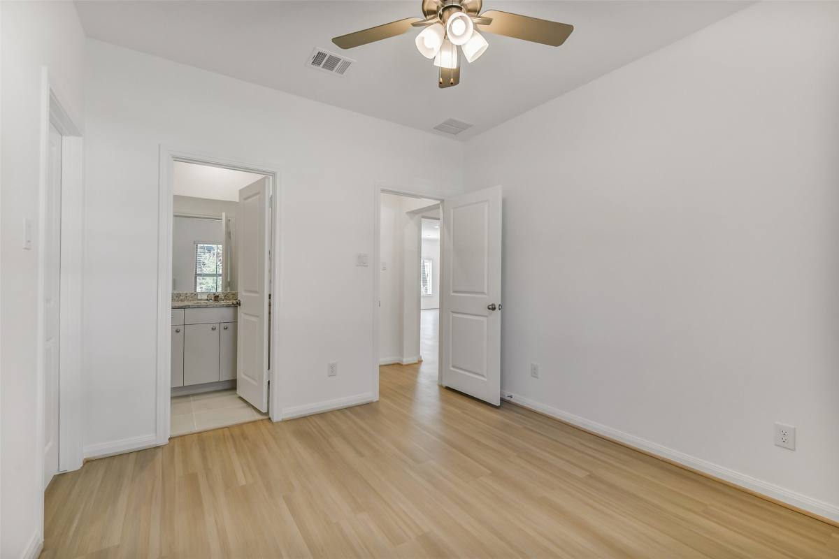 Apartment for rent at 11927 Pondwood Dr, Cypress, TX 77429