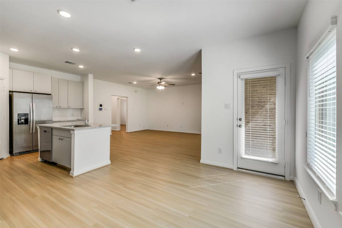 Apartment for rent at 11927 Pondwood Dr, Cypress, TX 77429