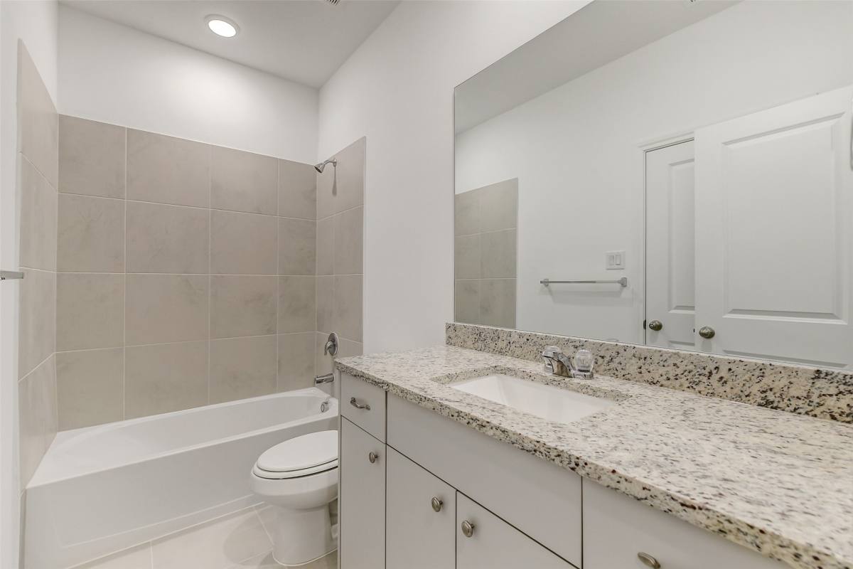 Apartment for rent at 11927 Pondwood Dr, Cypress, TX 77429
