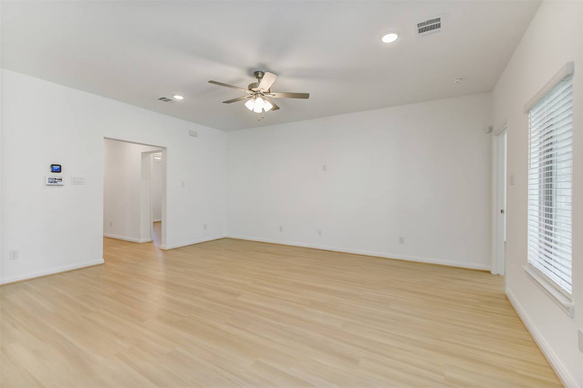 Apartment for rent at 11927 Pondwood Dr, Cypress, TX 77429
