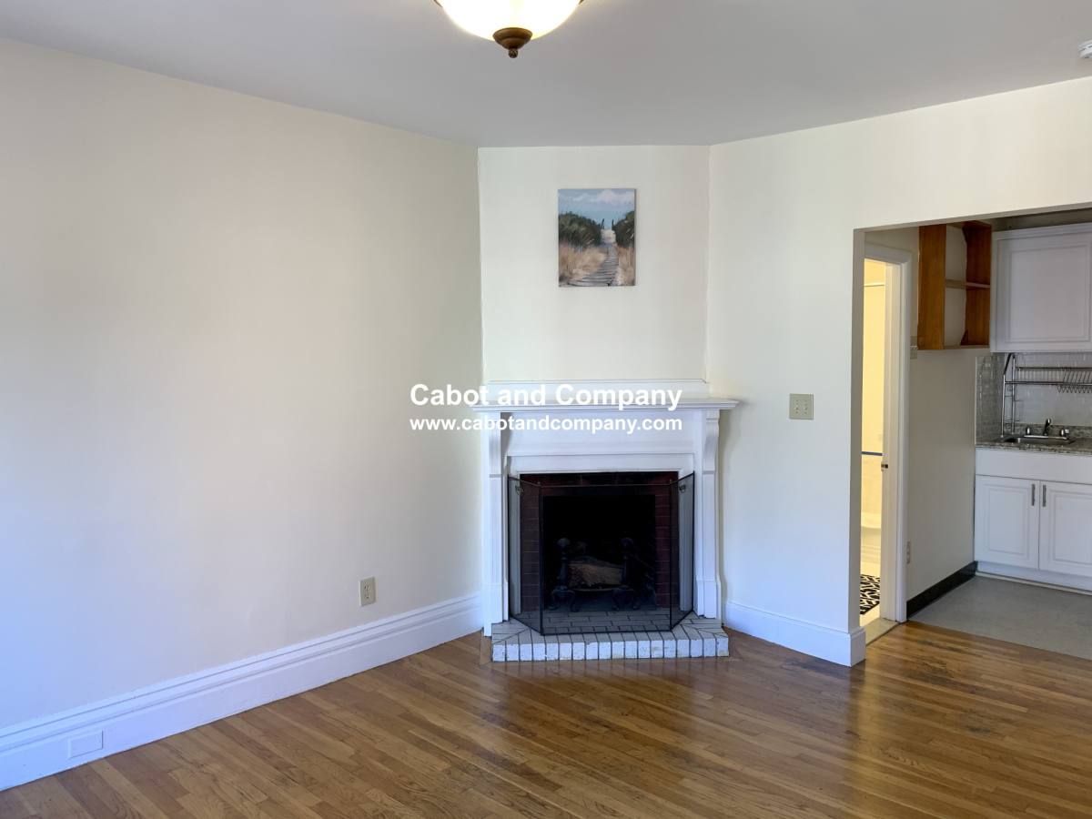 Apartment for rent at 295 Newbury St #9, Boston, MA 02115