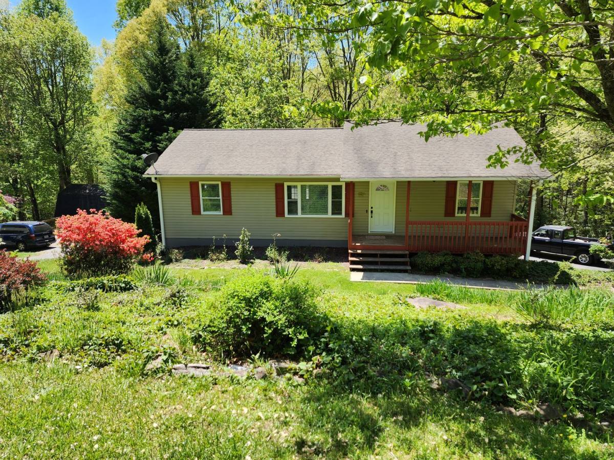 House for rent at 109 Hunters View Dr, Mills River, NC 28759