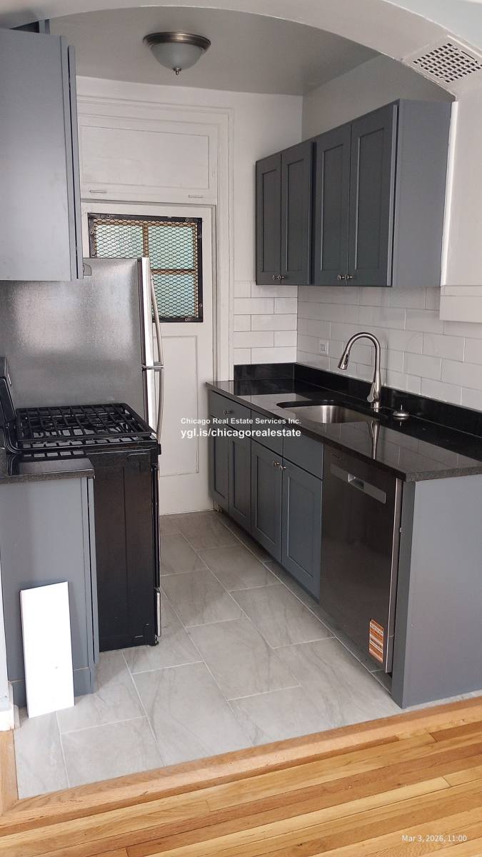 Apartment for rent at 1369 W Estes #1-L, Chicago, IL 60626