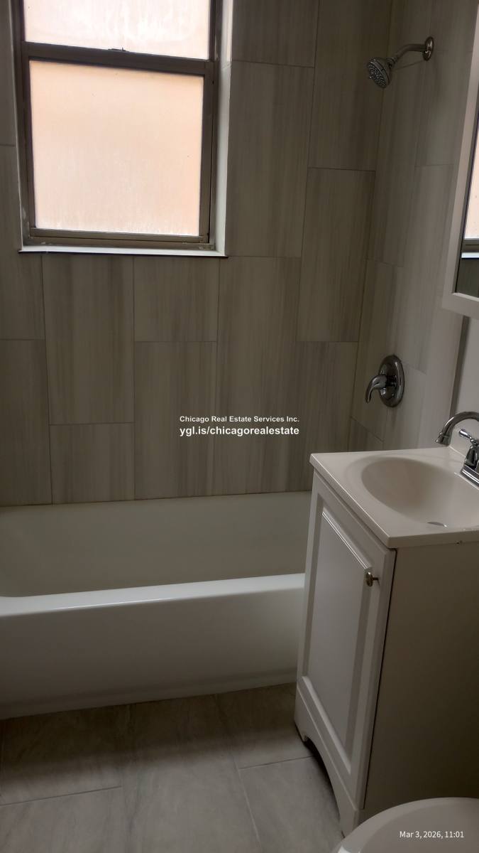 Apartment for rent at 1369 W Estes #1-L, Chicago, IL 60626