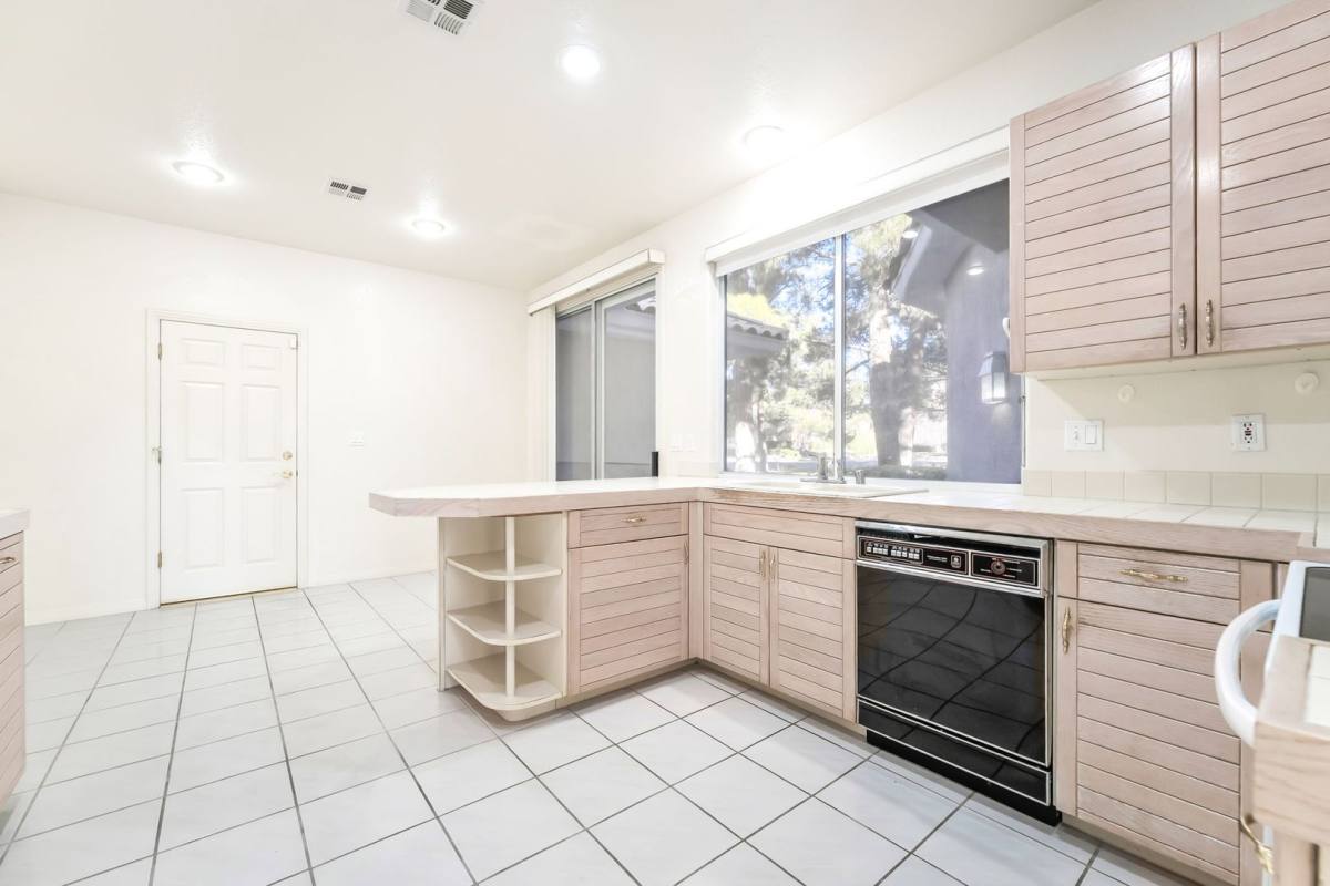 Townhouse for rent at 4970 Mount Pleasant Lane, Las Vegas, NV 89113