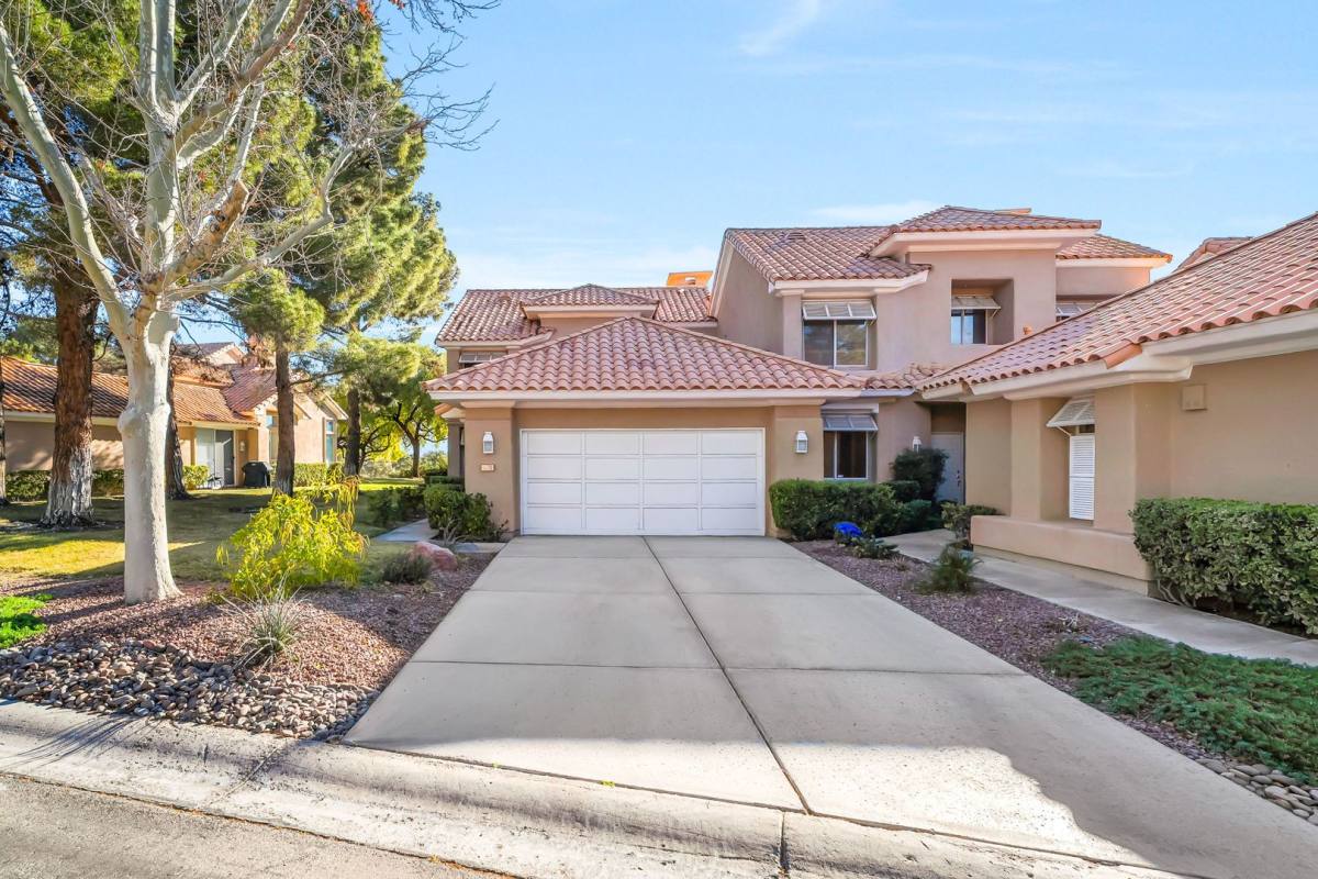 Townhouse for rent at 4970 Mount Pleasant Lane, Las Vegas, NV 89113