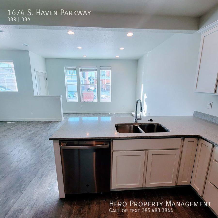 Townhouse for rent at 1674 S Haven Parkway, Ogden, UT 84401