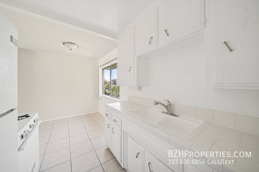Apartment for rent at 2038 S Holt Ave #16, Los Angeles, CA 90034