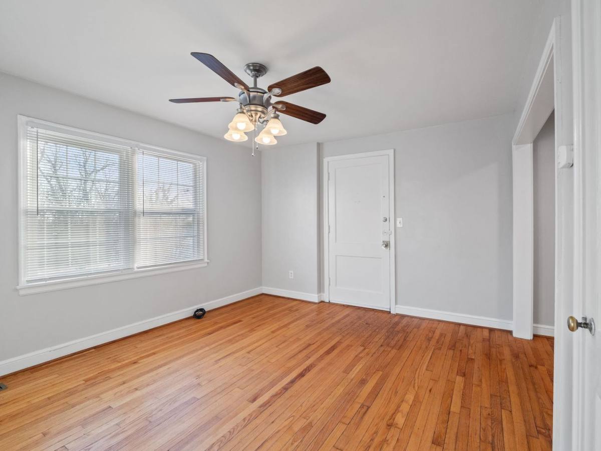 Apartment for rent at 509 Monroe St, Martinsville, VA 24112