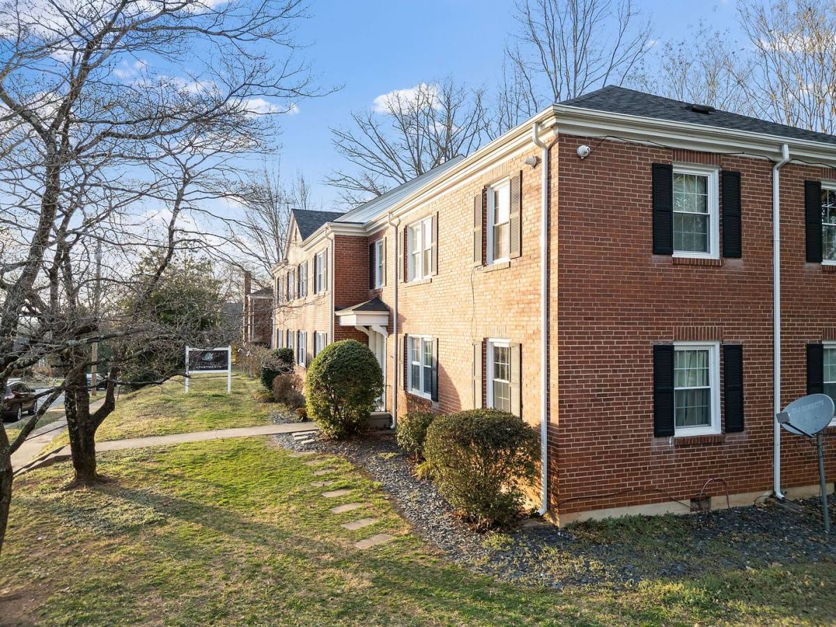 Apartment for rent at 509 Monroe St, Martinsville, VA 24112