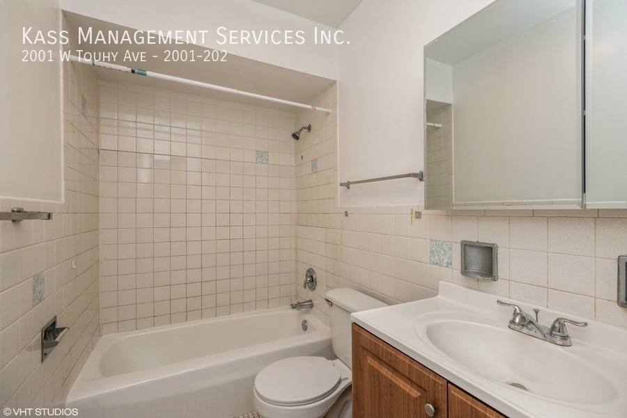 Apartment for rent at 2001 W Touhy Ave #202, Chicago, IL 60645