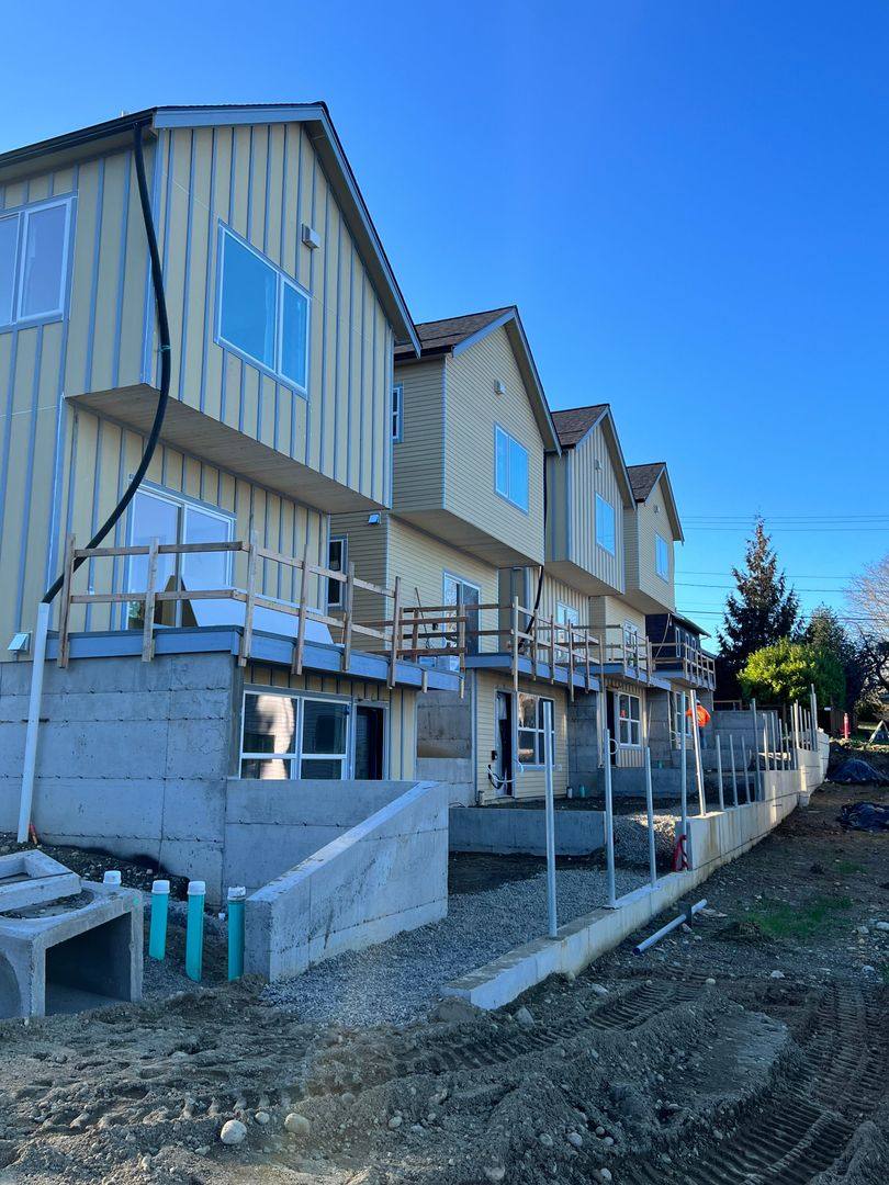 Apartment for rent at 1223-1229 E Laurel St, Bellingham, WA 98229