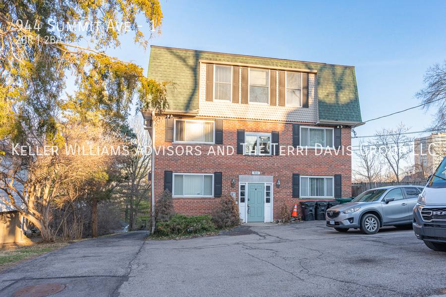 Apartment for rent at 944 Summit Ave #1, Cincinnati, OH 45204