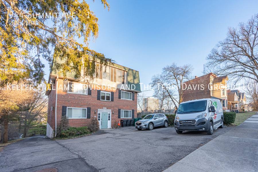 Apartment for rent at 944 Summit Ave #1, Cincinnati, OH 45204