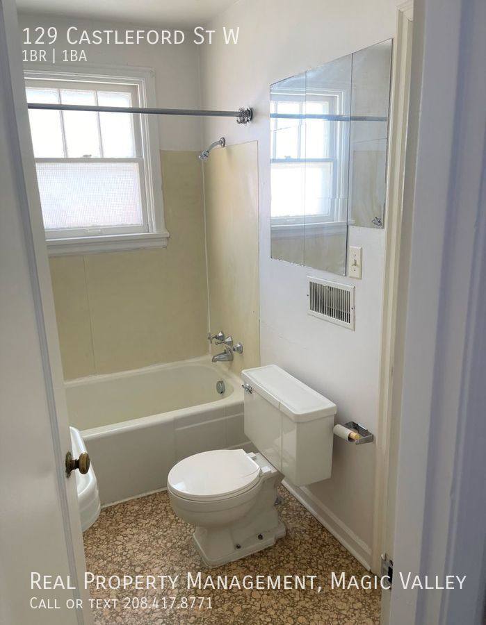 House for rent at 129 Castleford St W, Twin Falls, ID 83301