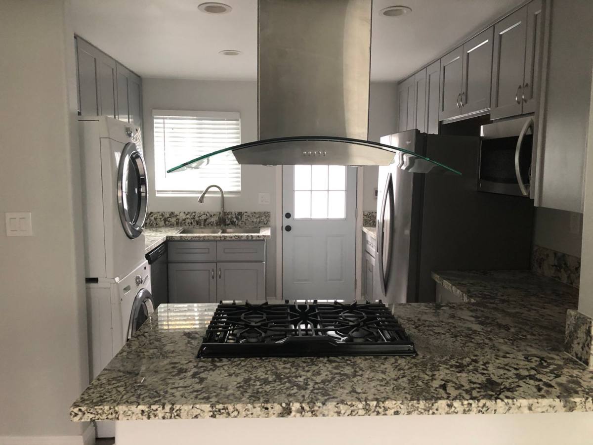 Apartment for rent at 922 N Summit Ave, Pasadena, CA 91103