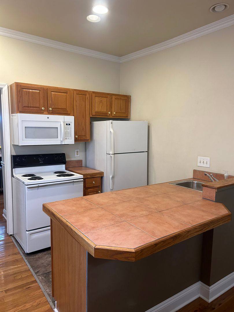 Apartment for rent at 124 College Place, Ypsilanti, MI 48197