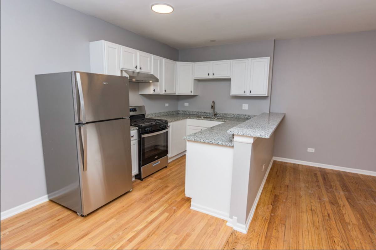 Apartment for rent at 7350 S Phillips Ave, Chicago, IL 60649