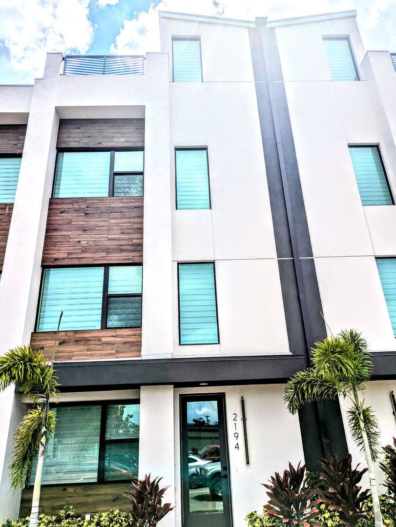 Townhouse for rent at 2194 Fruitville Rd, Sarasota, FL 34237