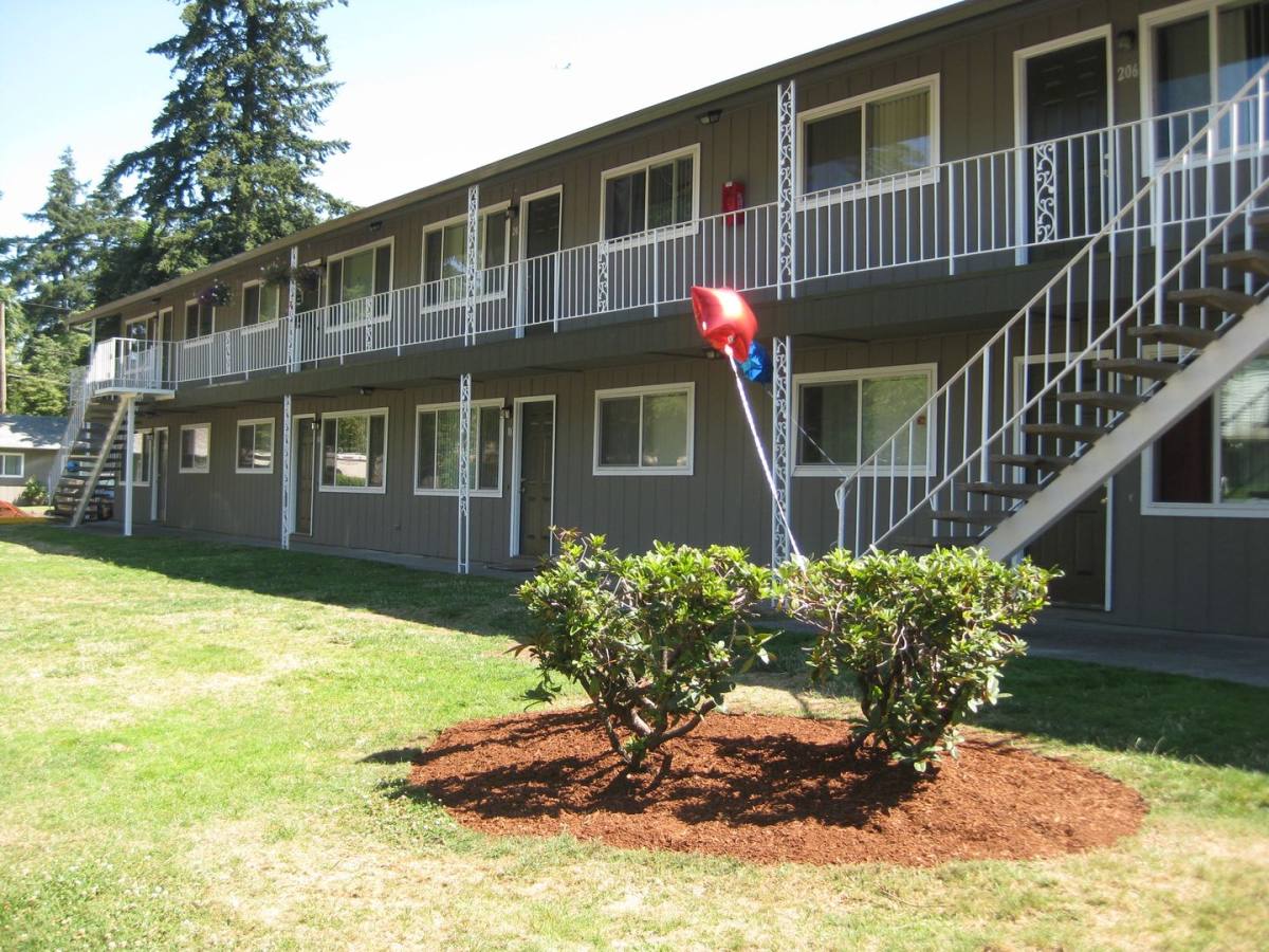 Apartment for rent at 17925 E Burnside St #105, Portland, OR 97233