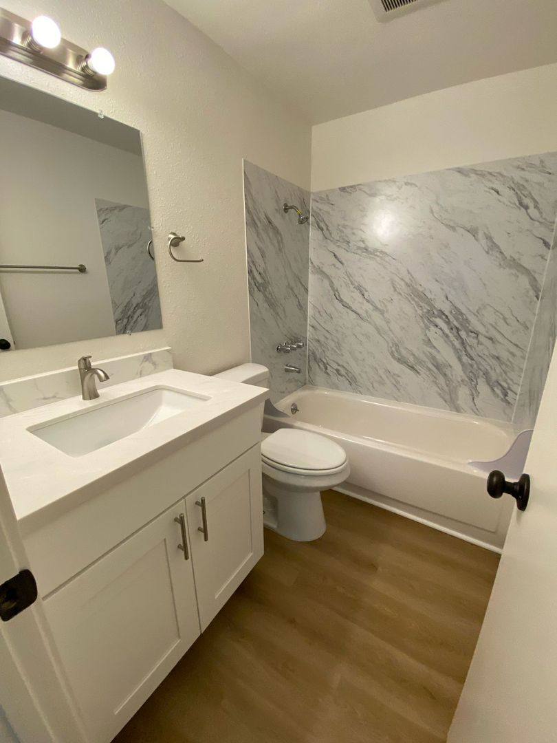 Apartment for rent at 17925 E Burnside St #105, Portland, OR 97233