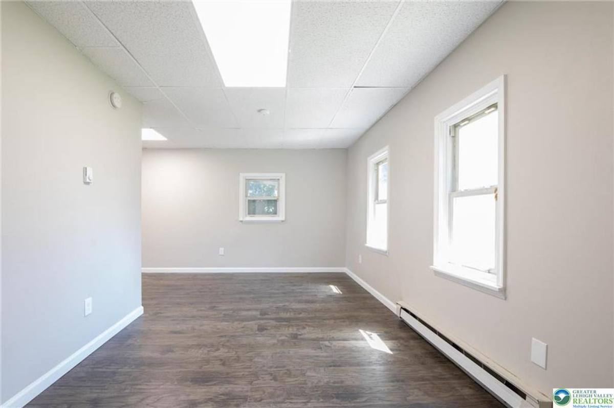 Apartment for rent at 1240 Pembroke Rd, Bethlehem, PA 18017